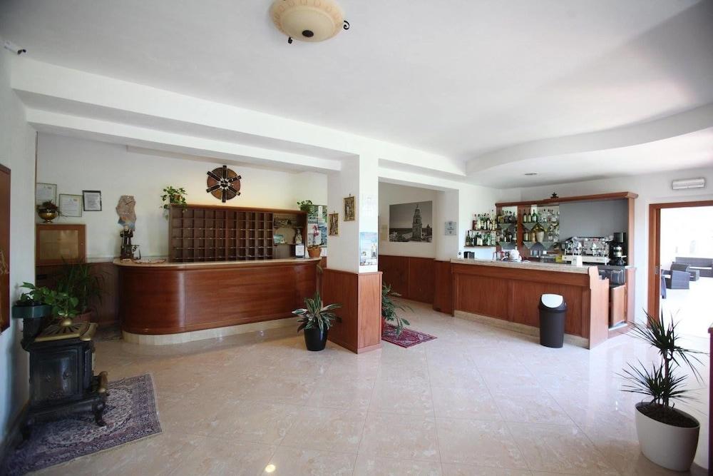 Hotel Club Bellavista Вьесте Экстерьер фото