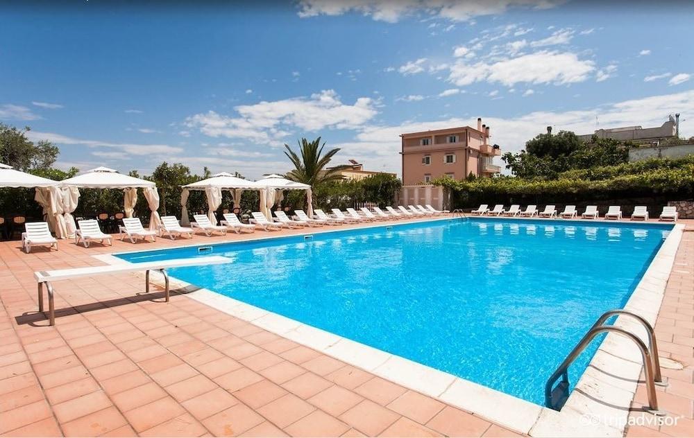 Hotel Club Bellavista Вьесте Экстерьер фото