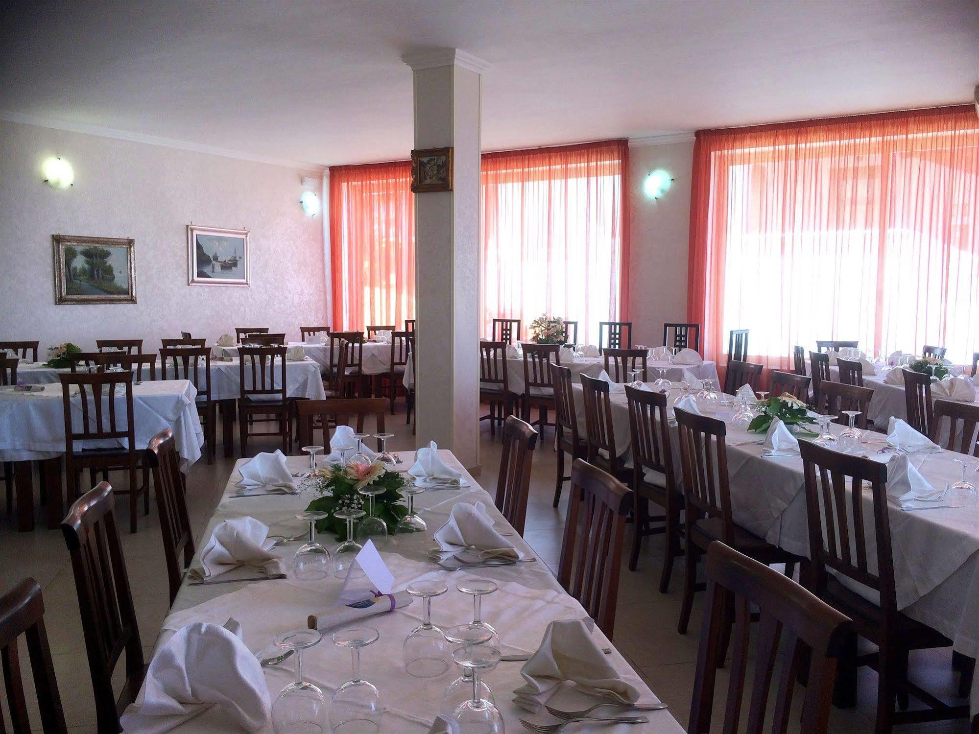 Hotel Club Bellavista Вьесте Экстерьер фото